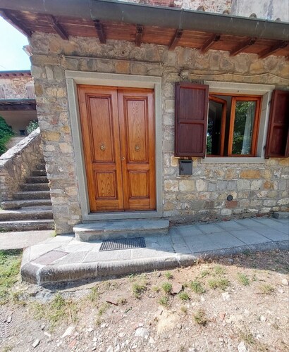 Romantic apartment in the green within walking distance from bike path!