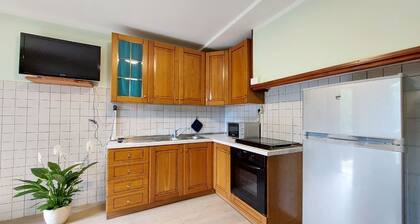 Romantic apartment in the green within walking distance from bike path!