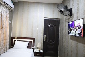 Economy-studiolejlighed | Spisning på værelset