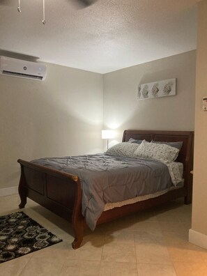 1 bedroom, WiFi, bed sheets - Charming studio with WiFi and AC (Port St Lucie)