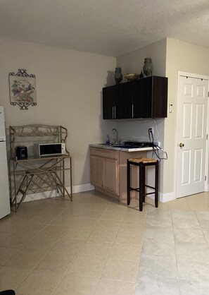 Interior - Charming studio with WiFi and AC (Port St Lucie)