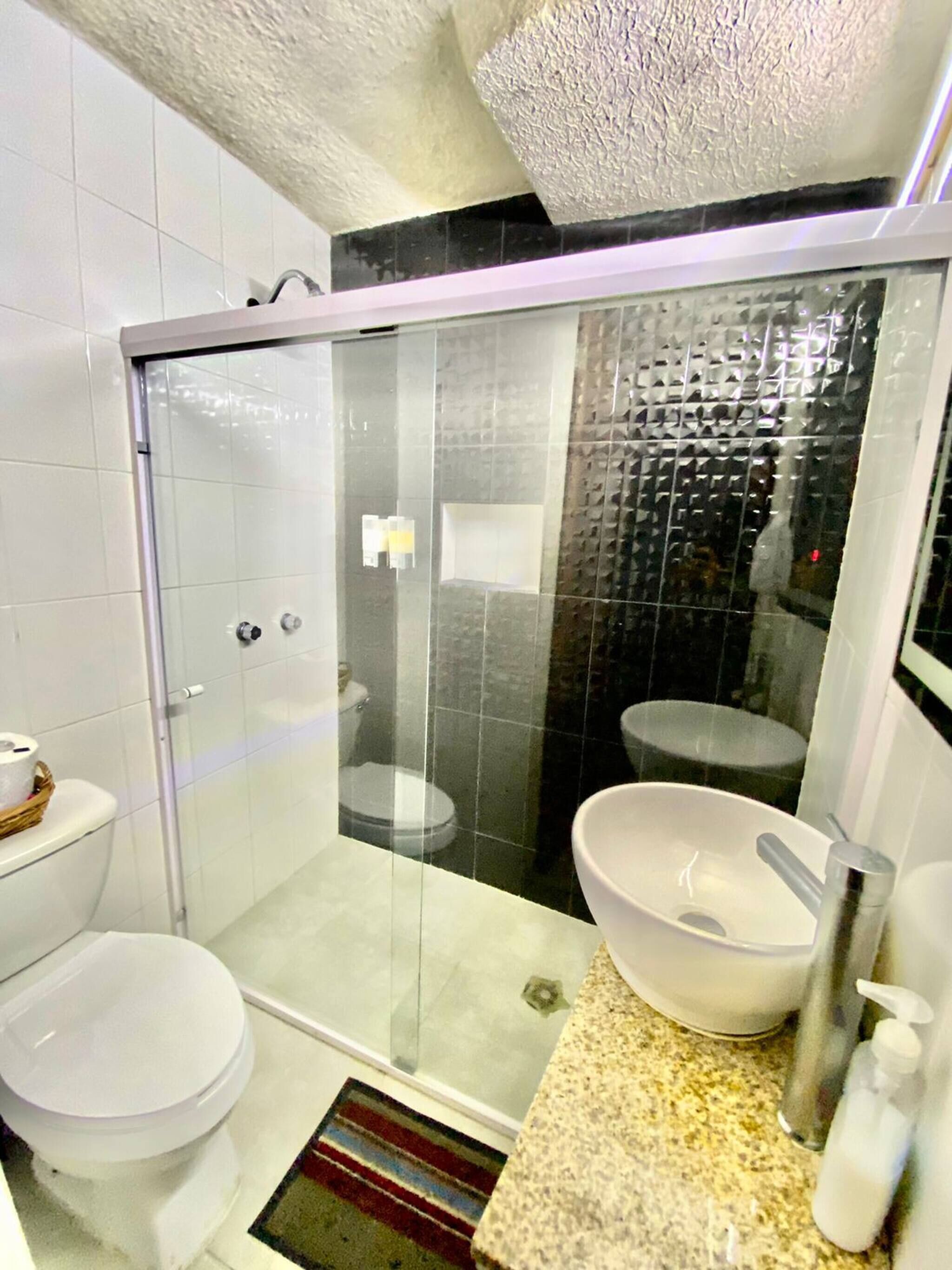 Apartment, 1 Bedroom, Microwave | Bathroom