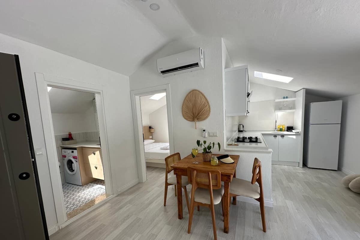 Basic Apartment | 2 bedrooms, desk, laptop workspace, blackout drapes