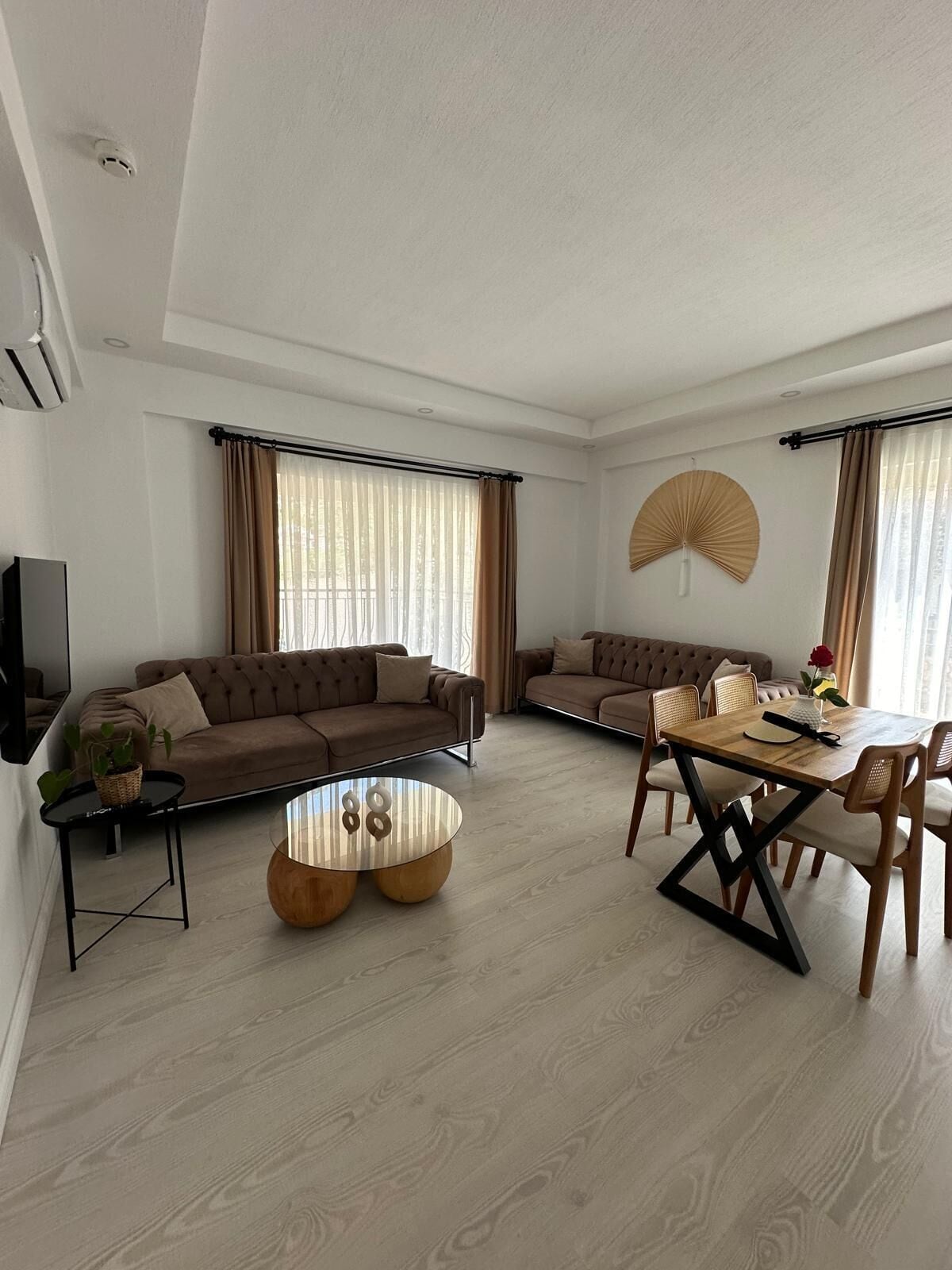 Classic Apartment | Living area | Flat-screen TV