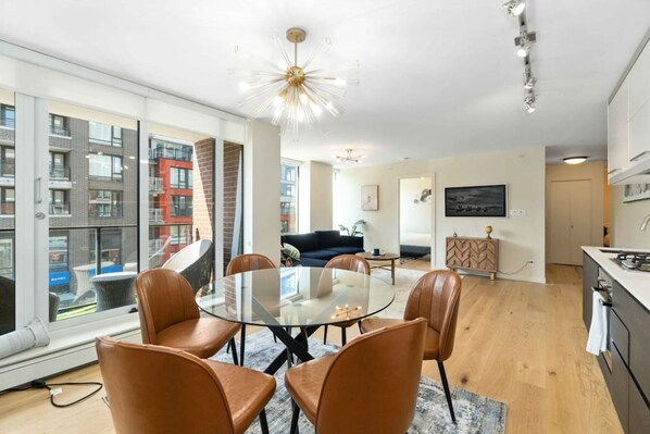 Interior - Luxury 3BD apartment, Downtown (Vancouver)