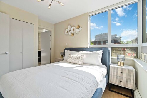 Luxury 3BD apartment, Downtown