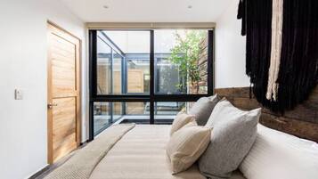 Rumah Superior | 4 kamar tidur, brankas, meja kerja, dan Wi-Fi gratis