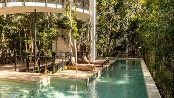 Kolam renang outdoor