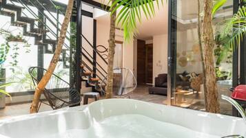 Exclusive House | Private spa tub