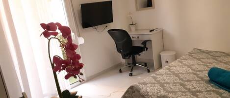 3 bedrooms, desk, soundproofing, iron/ironing board