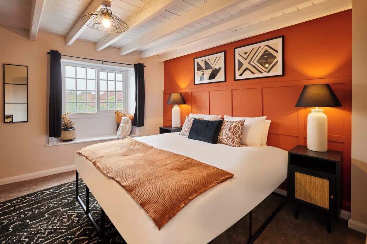 2 bedrooms, iron/ironing board, bed sheets