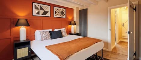 2 habitaciones, tabla de planchar con plancha y ropa de cama