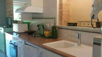 Microonde, forno, piano cottura, lavastoviglie
