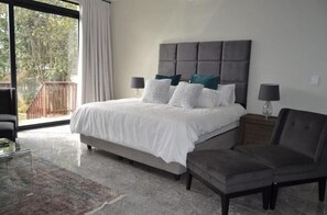 Deluxe Suite | Terrace/patio - FURAHA GUEST LODGE (Johannesburg)