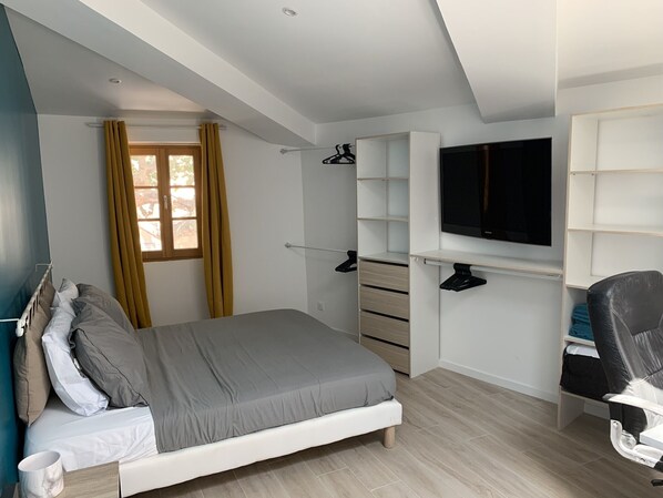 1 habitación, wifi y ropa de cama