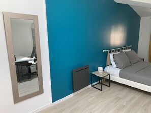 1 habitación, wifi y ropa de cama
