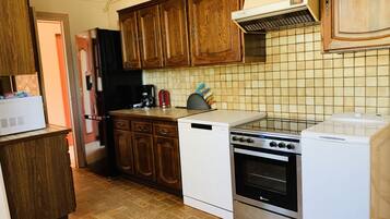 KylskÄp, mikrovÄgsugn, ugn och spishÀll