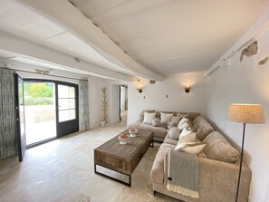 TV - Stunning 6 Bedroom Renovated Villa in Saint Paul de Vence (Saint-Paul-de-Vence)