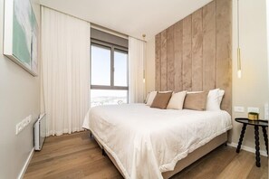 1 makuuhuone, työpöytä, silitysrauta/-lauta, vauvan matkasänky