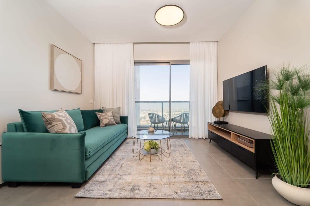 Una televisión, una oficina