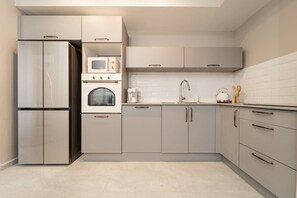 Fridge, microwave, oven, stovetop - Dreamy 1Bdr Sanctuary Offering Stunning Views of the City (Jerusalem)