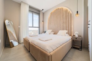 1 bedroom, desk, iron/ironing board, travel cot - Dreamy 1Bdr Sanctuary Offering Stunning Views of the City (Jerusalem)