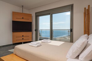 3 bedrooms, soundproofing, iron/ironing board, travel cot