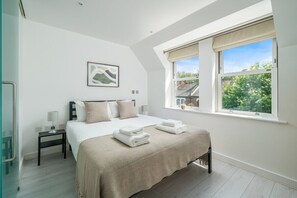 2 عدّة غرف نوم ومكتب ومكواة/لوح كي