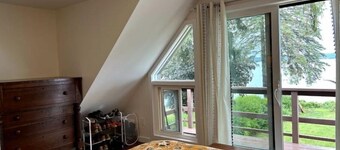 Modern Custom-Designed Lakefront Cottage