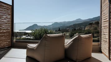 Deluxe Double Room, Sea View | Egyptian cotton sheets, premium bedding, in-room safe, desk
