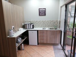Economy Suite | Private kitchen | Mini-fridge, microwave, electric kettle, toaster