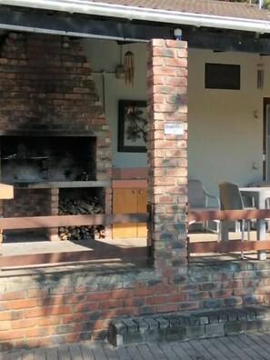 Property grounds - Farm View Guest House (East London)