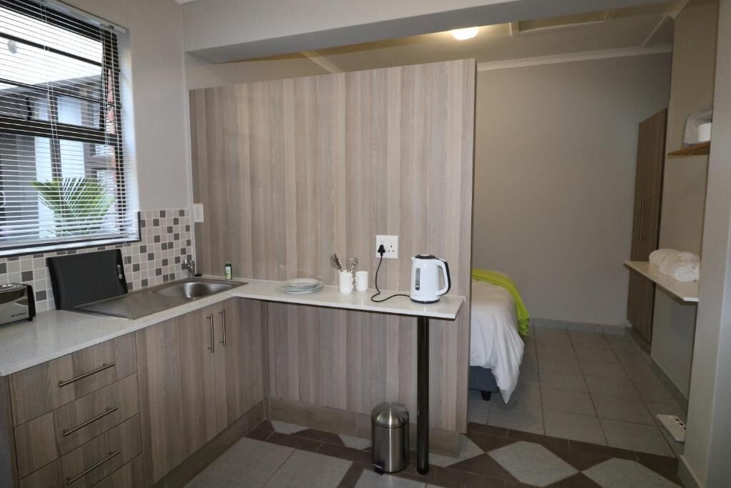 Standard Studio | Private kitchen | Mini-fridge, microwave, electric kettle, toaster