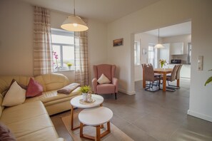 Fernseher, Stereoanlage