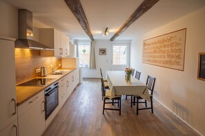 Køleskab, ovn, kogeplade, opvaskemaskine