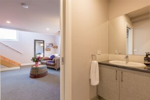 Interior - King Gallery 2 (Healesville)