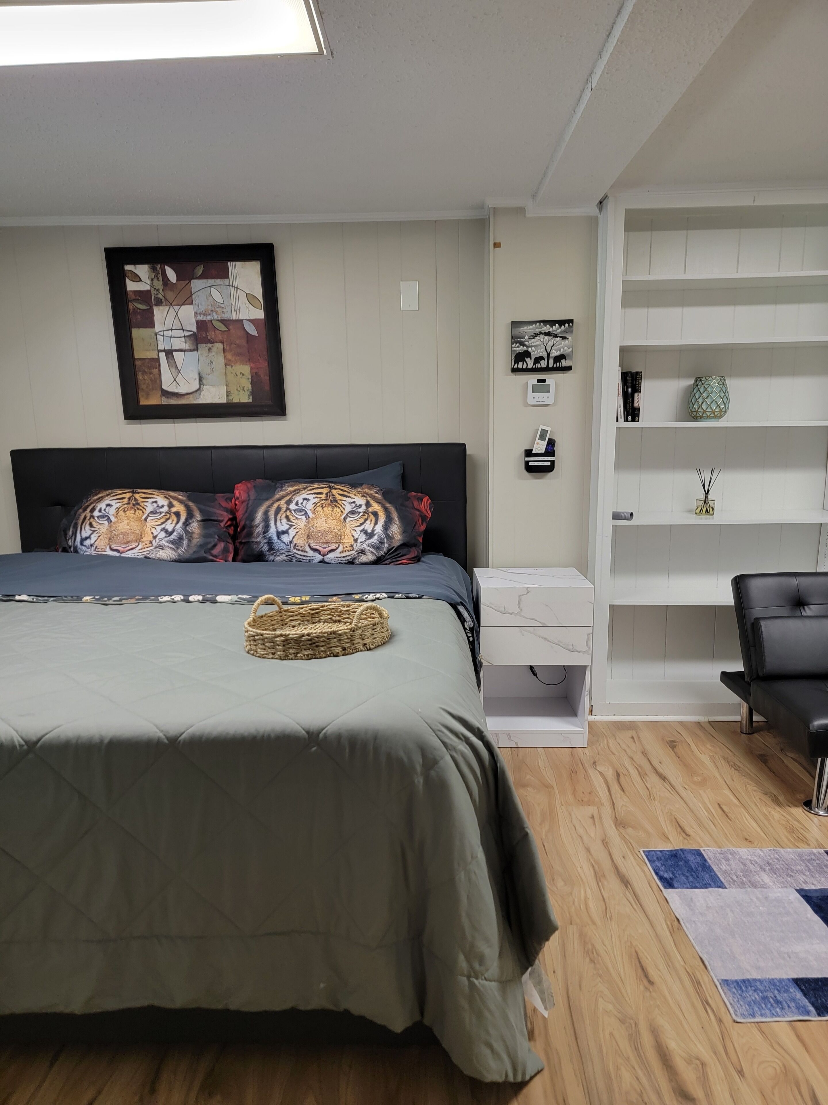 1 dormitorio, tabla de planchar con plancha, wifi y ropa de cama