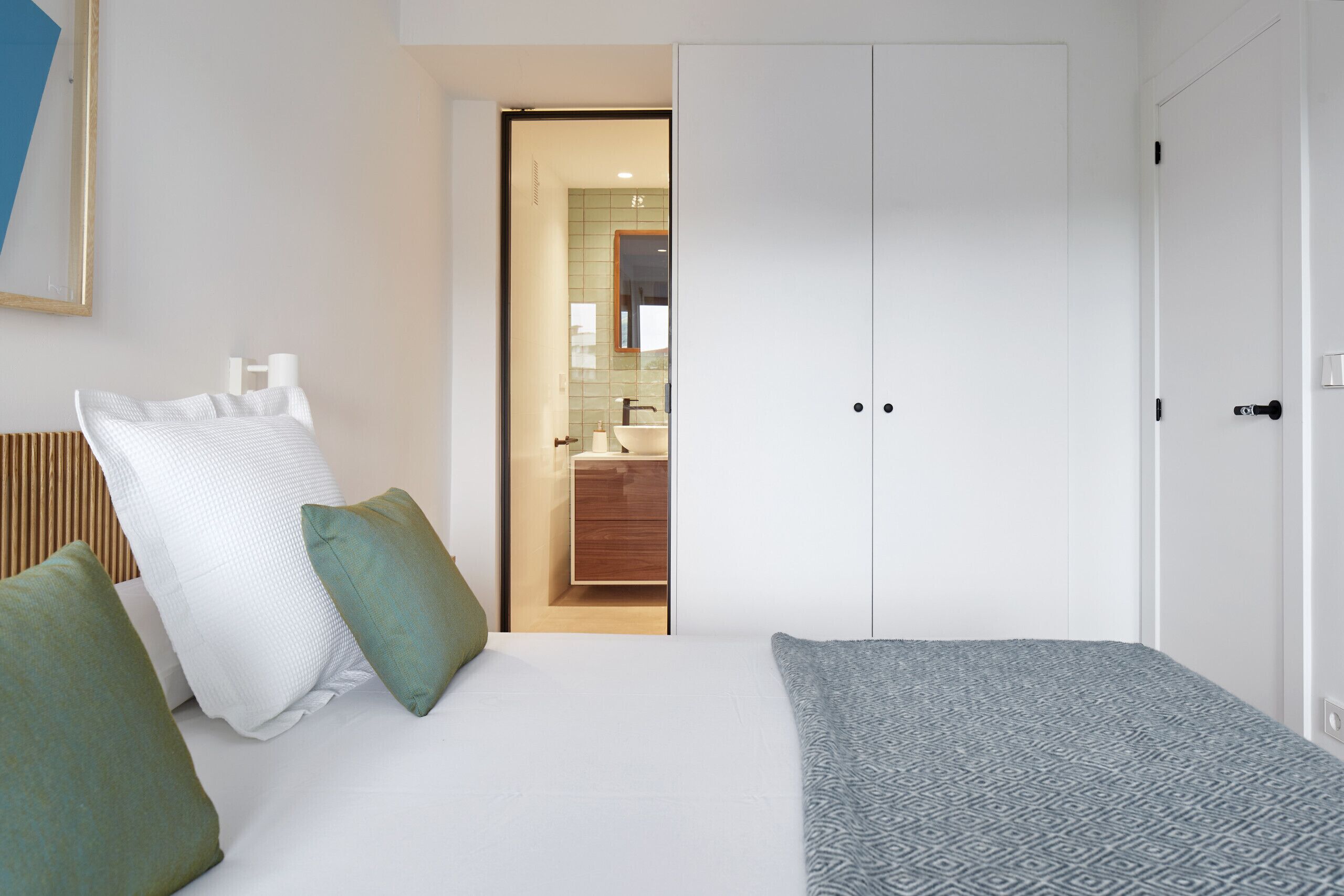 1 slaapkamer, een strijkplank/strijkijzer, gratis wifi, beddengoed