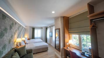 Superior Quadruple Room | In-room safe, desk, soundproofing, iron/ironing board