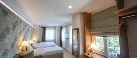Superior Quadruple Room | In-room safe, desk, soundproofing, iron/ironing board