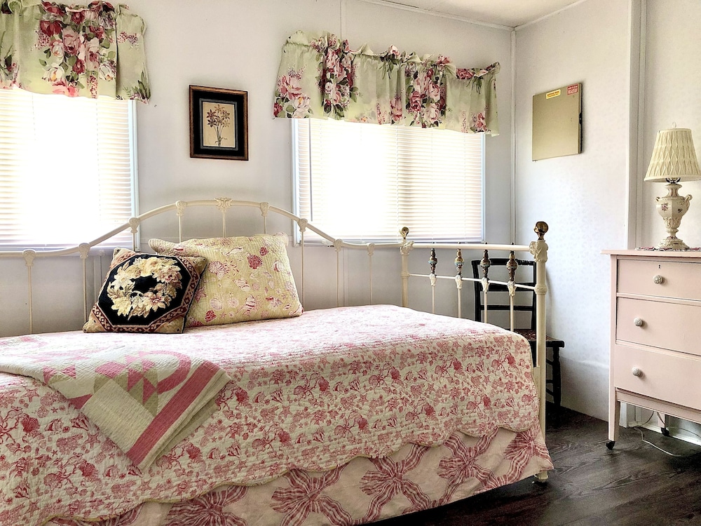 2Bedroom Oceanfront in D'Escousse, Isle Madame Poirierville Vrbo