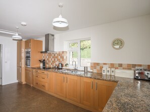 Fridge, dishwasher, electric kettle, toaster - Glan Awel (Pwllheli)
