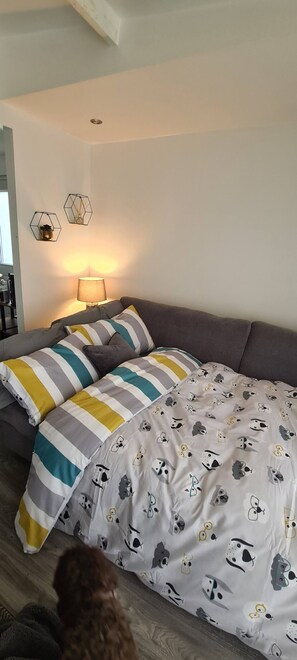 2 soverom, strykejern/-brett, reiseseng for barn og wi-fi