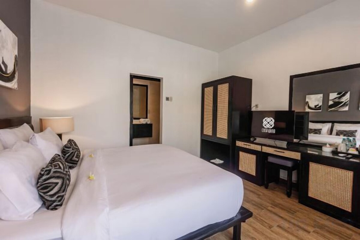 Escritorio, wifi gratis y ropa de cama