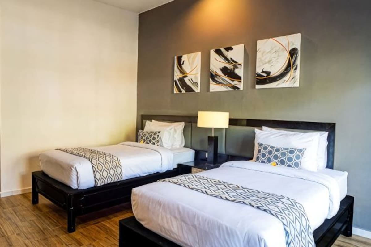 Escrivaninha, Wi-Fi de cortesia, roupa de cama