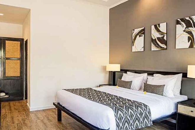 書桌、免費 Wi-Fi、床單