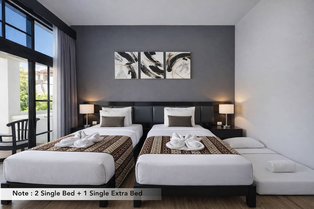 Basic Triple Room | Desk, free WiFi, bed sheets