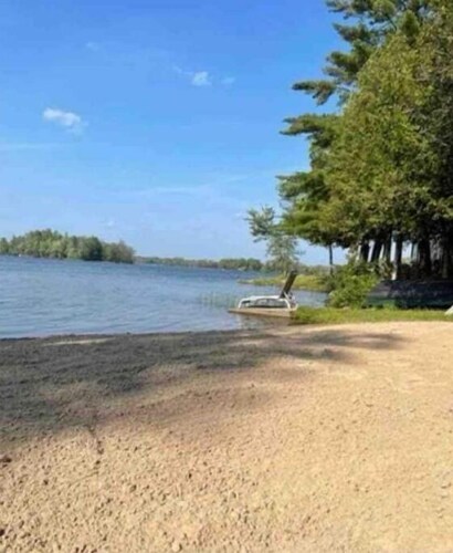 Luxurious Lakefront Cottage