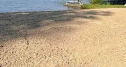 Luxurious Lakefront Cottage