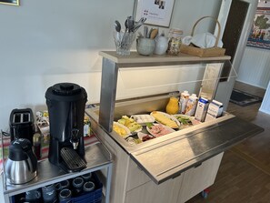 Free daily continental breakfast - Husby Wärdshus (Dala-Husby)